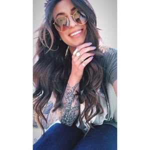 Meet your Posher, Caitlyn